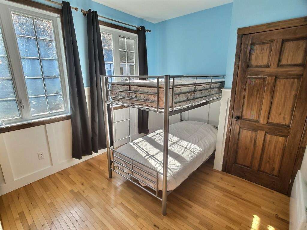 576