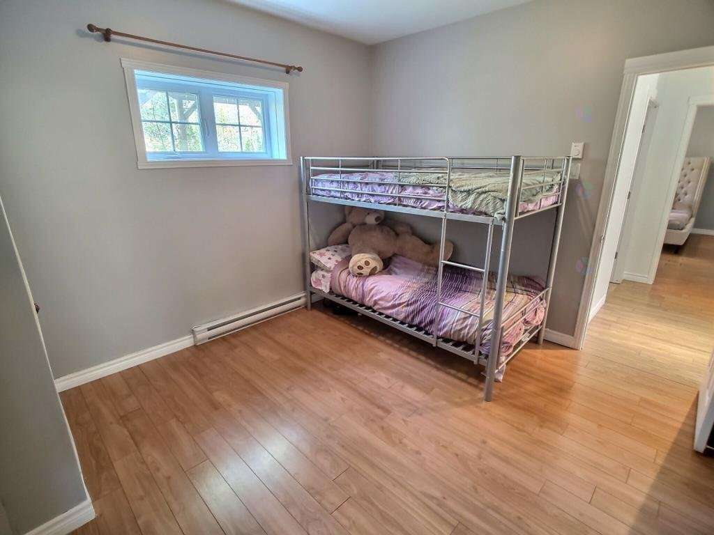 576