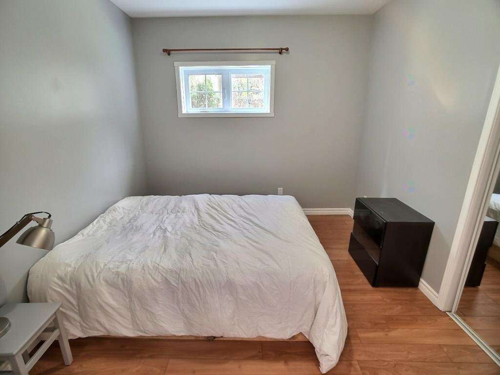 576