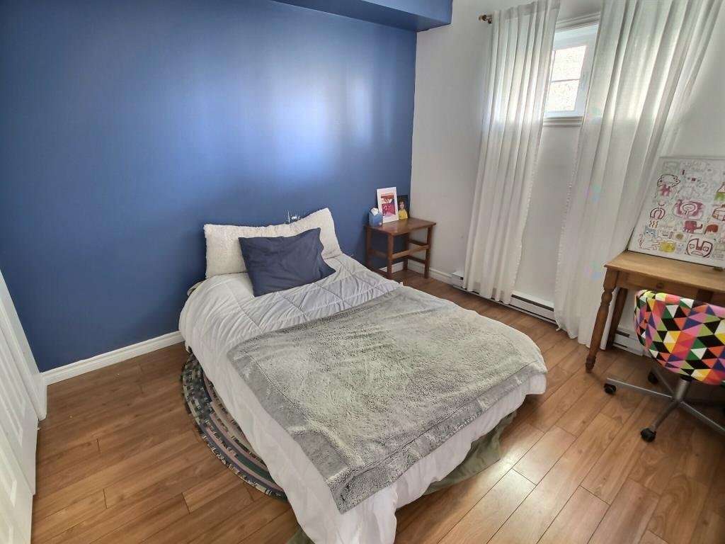574