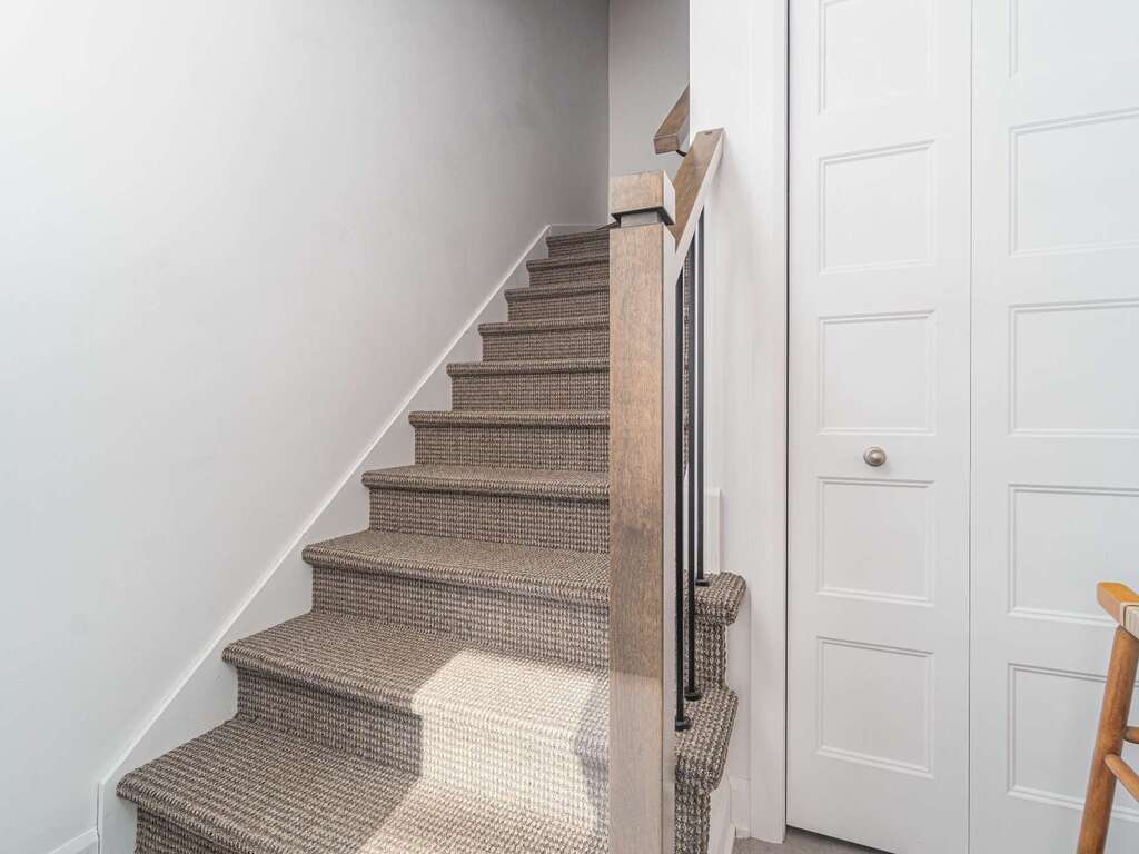 Escalier intérieur menant au 2e